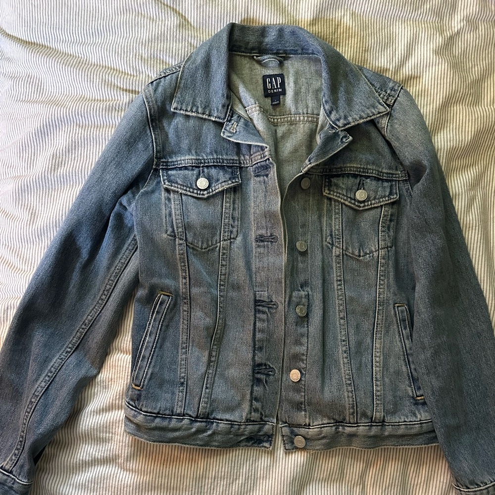GAP Women's Classic Light Blue Jean Jacket
